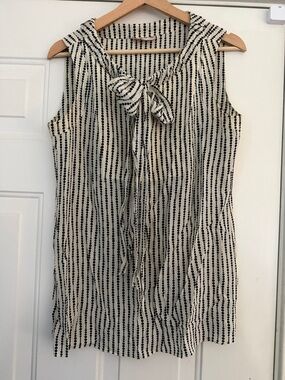 Tory Burch Cream and Navy Sleeveless 100% silk Tie-Neck Dot Stripe Blouse. Sz 8